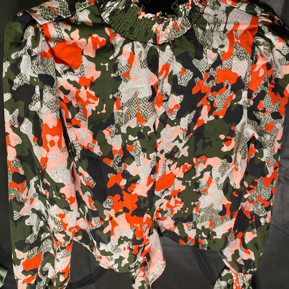 Camouflage Patterned Top - Picture 9 of 10